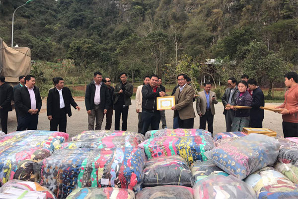 Donate clothes to Viengxay District, Houaphanh Province Image